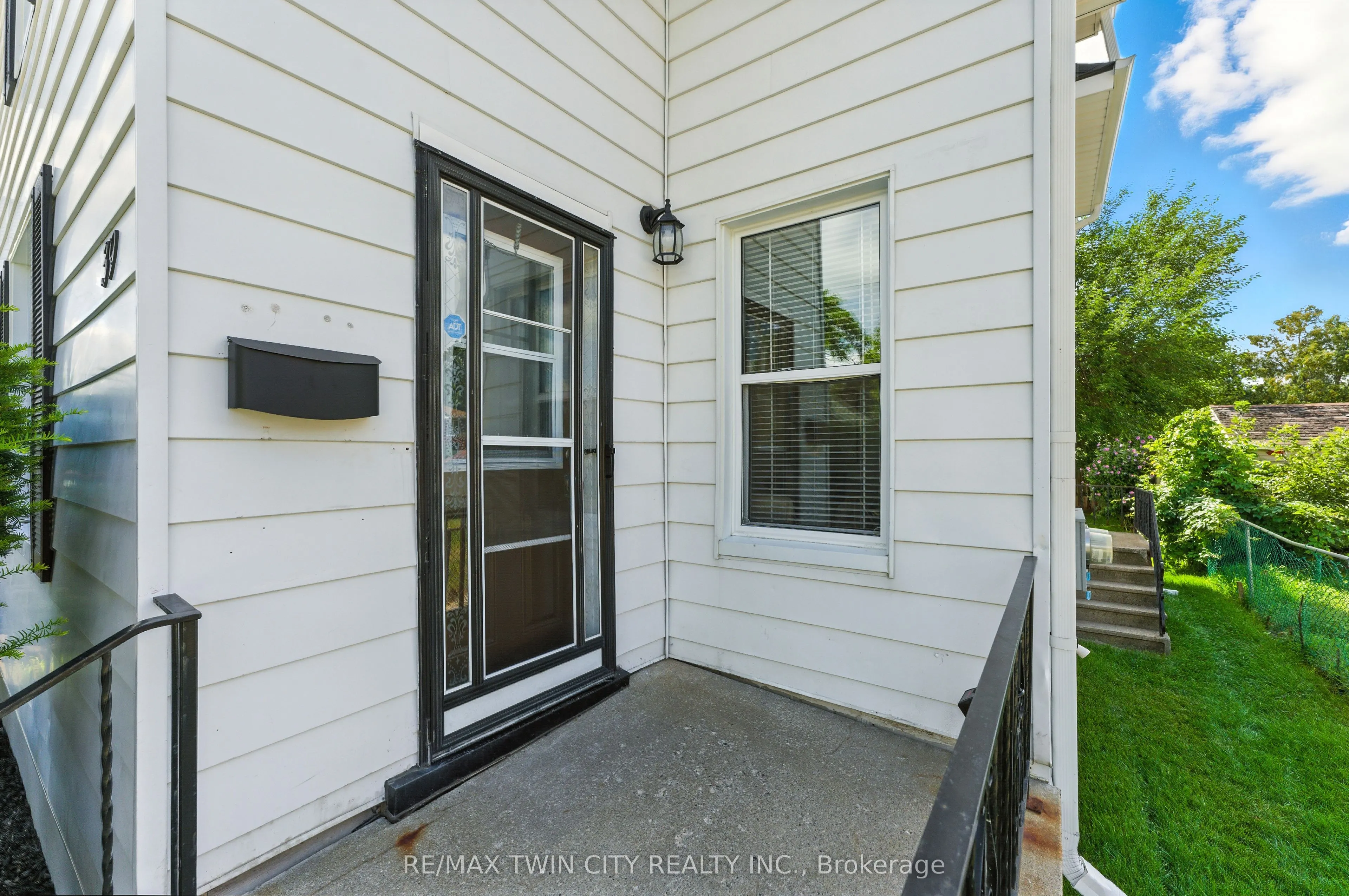 39 Allenby Avenue