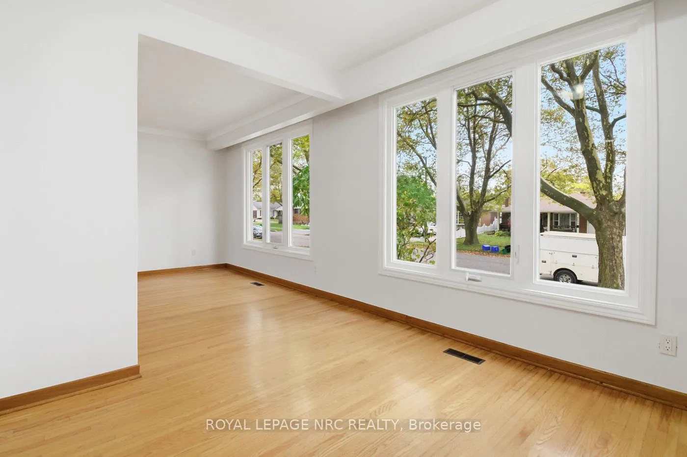 4448 Meadowvale Drive