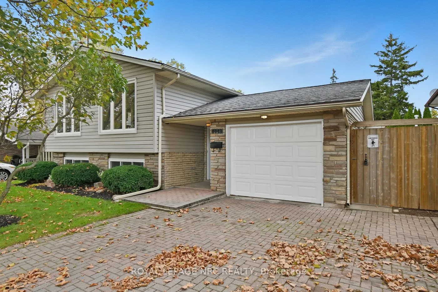 4448 Meadowvale Drive