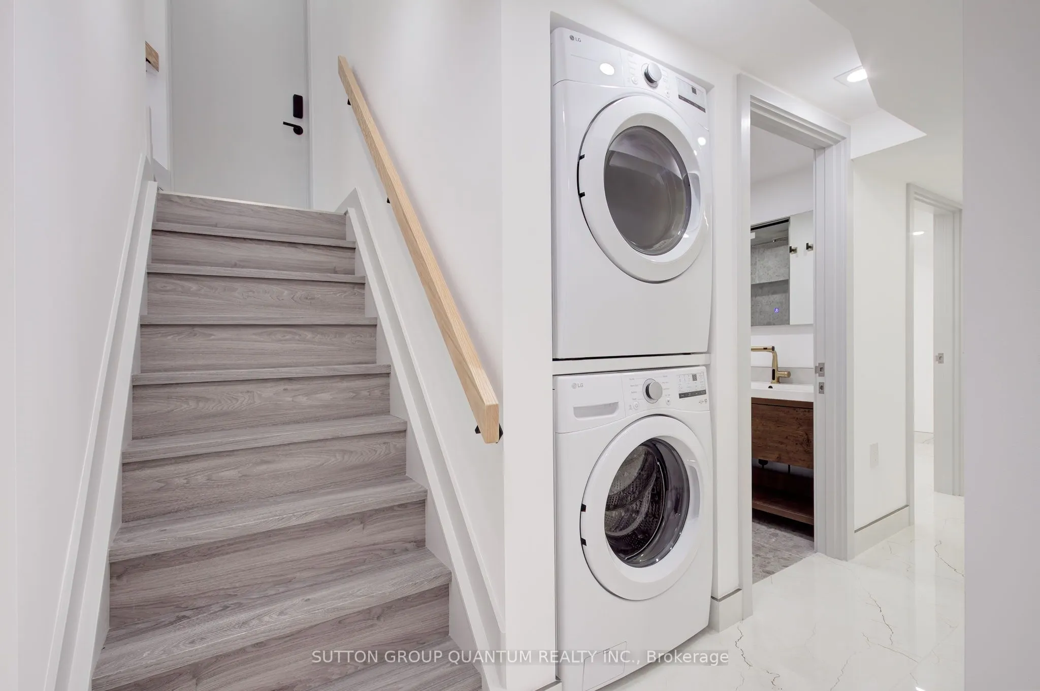95 South Bend Road E, #Lower Unit