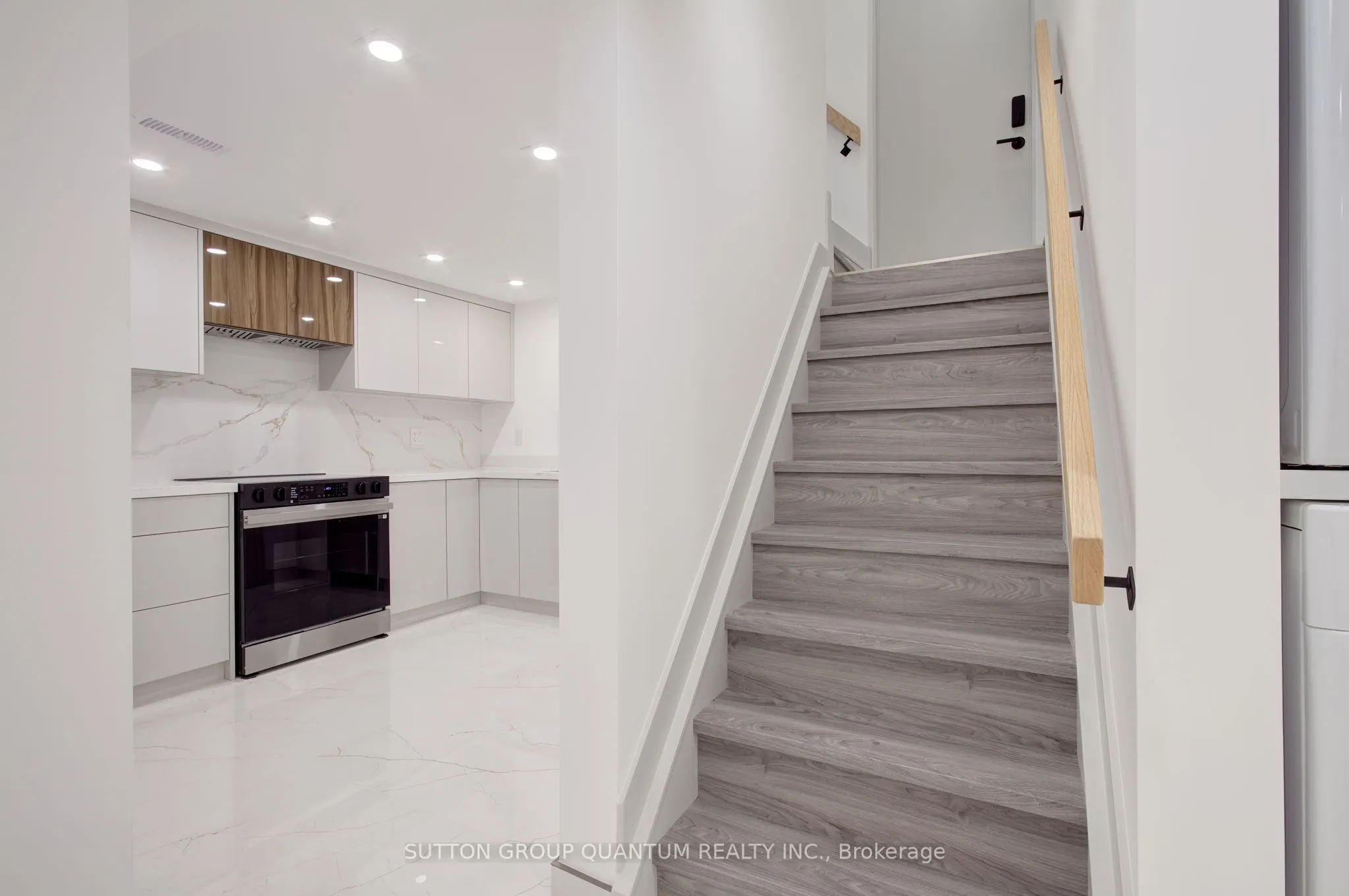 95 South Bend Road E, #Lower Unit