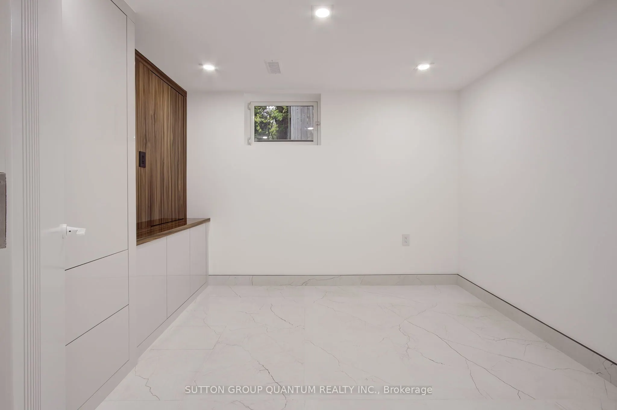 95 South Bend Road E, #Lower Unit