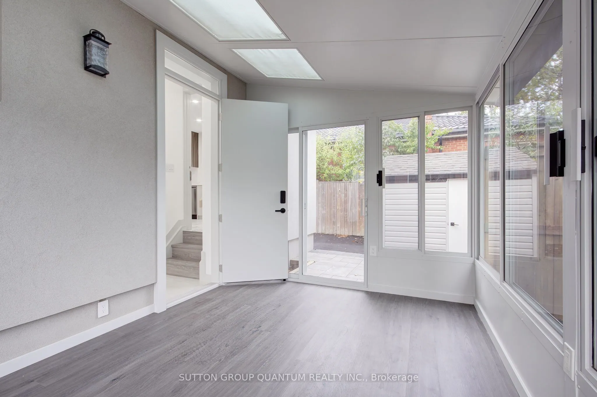 95 South Bend Road E, #Lower Unit