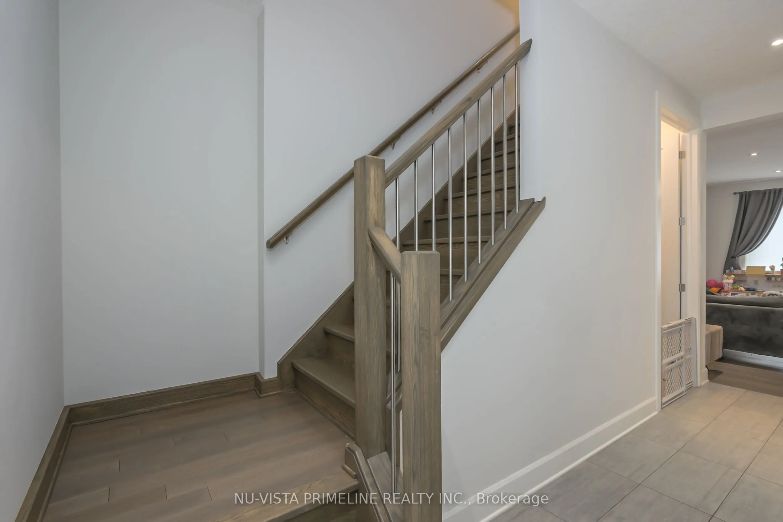 499 Sophia Crescent N, #16
