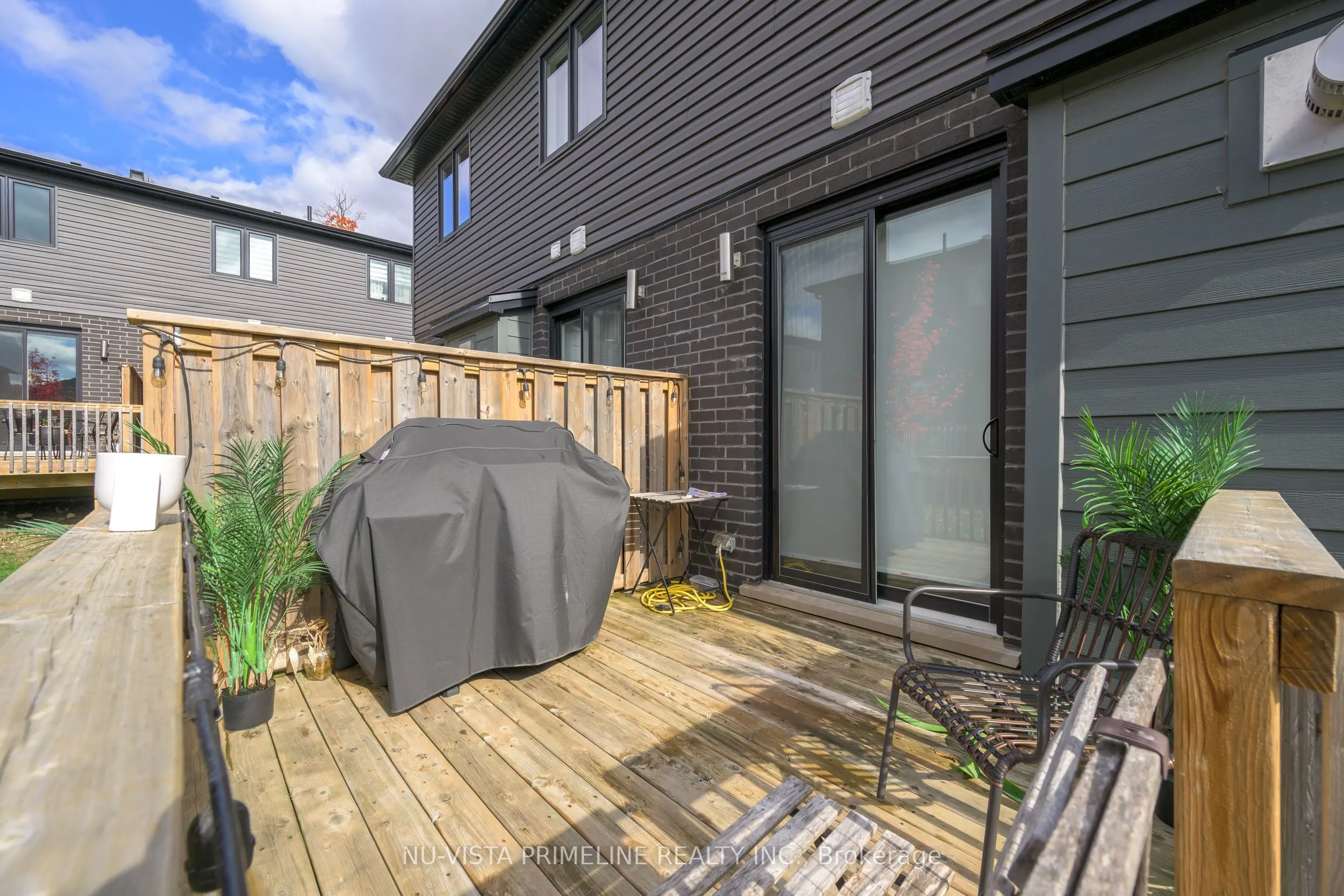 499 Sophia Crescent N, #16