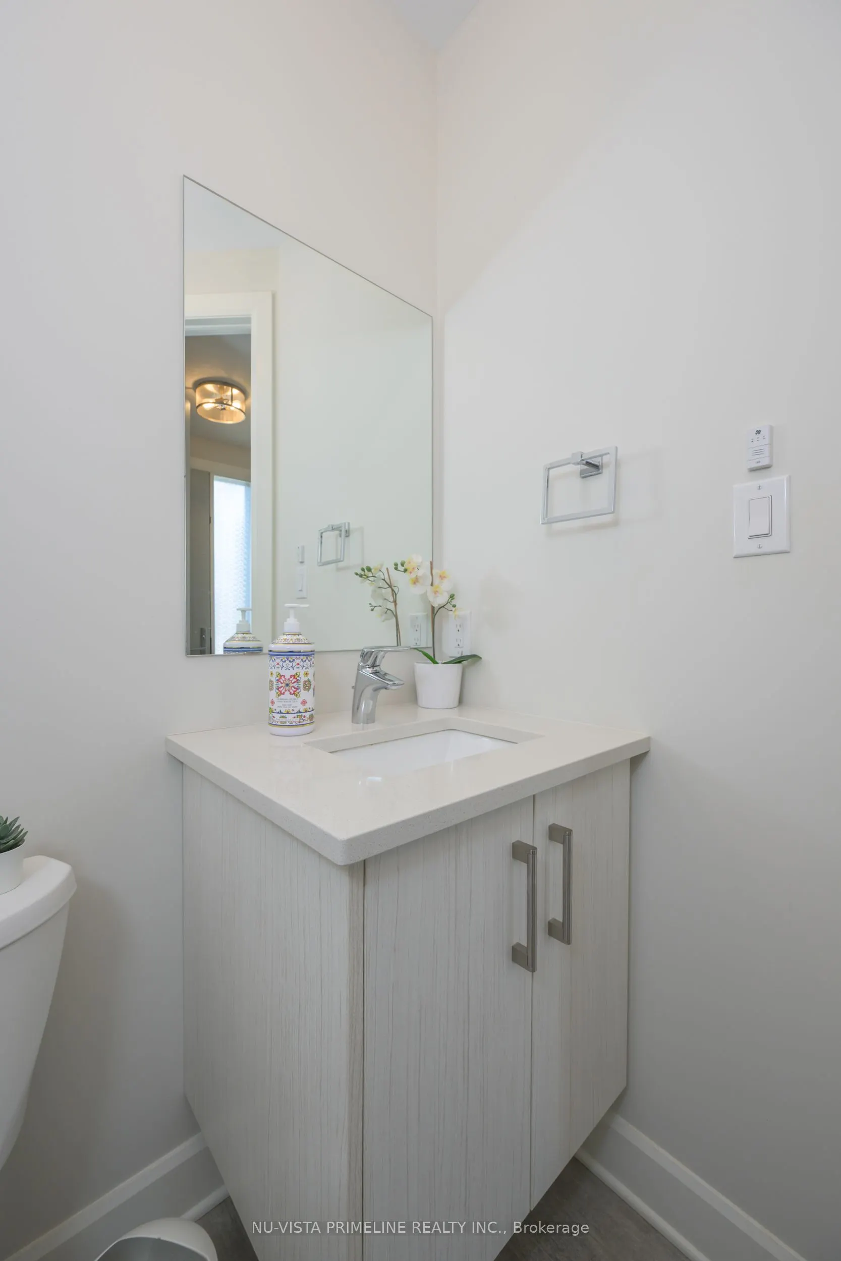 499 Sophia Crescent N, #16