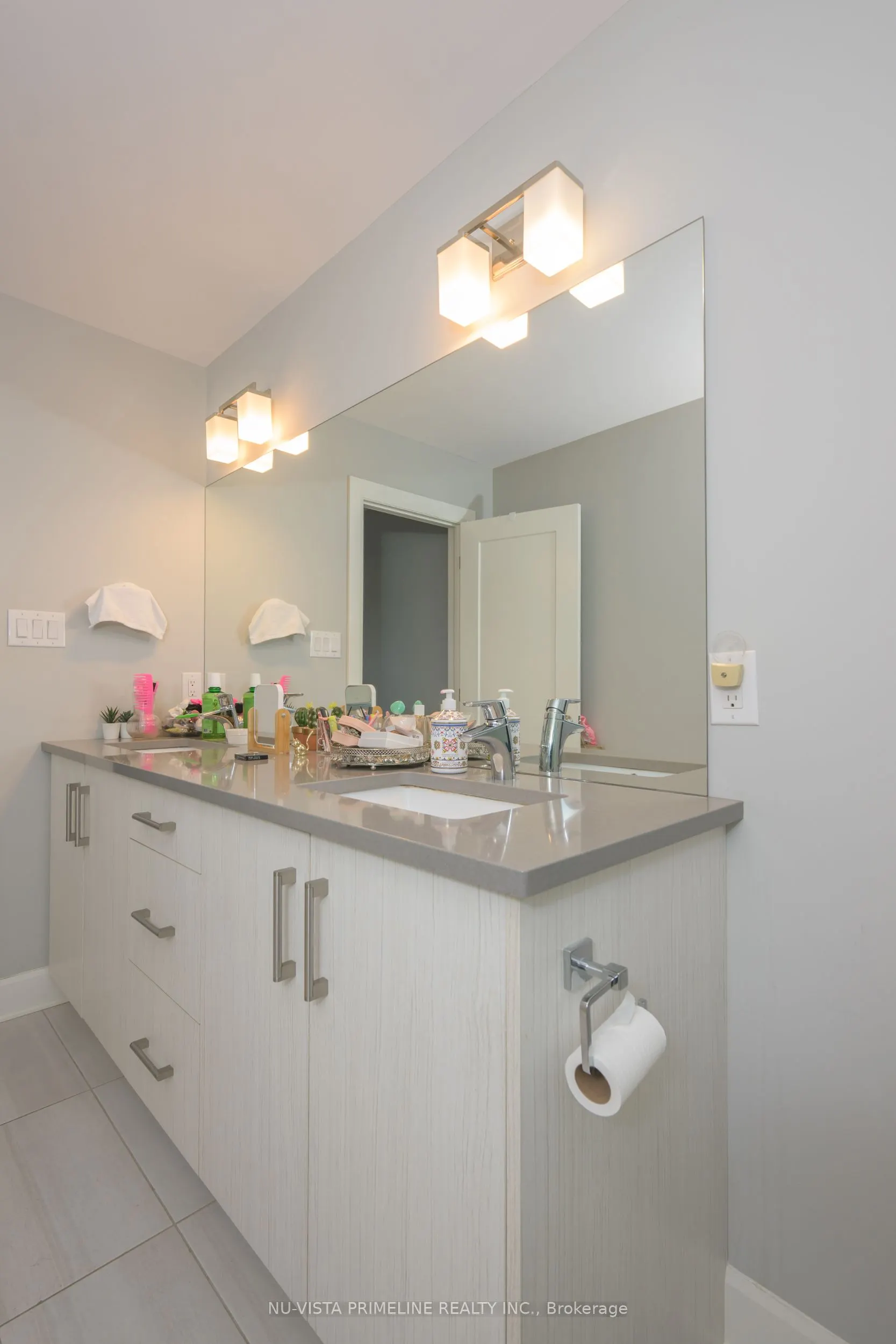499 Sophia Crescent N, #16
