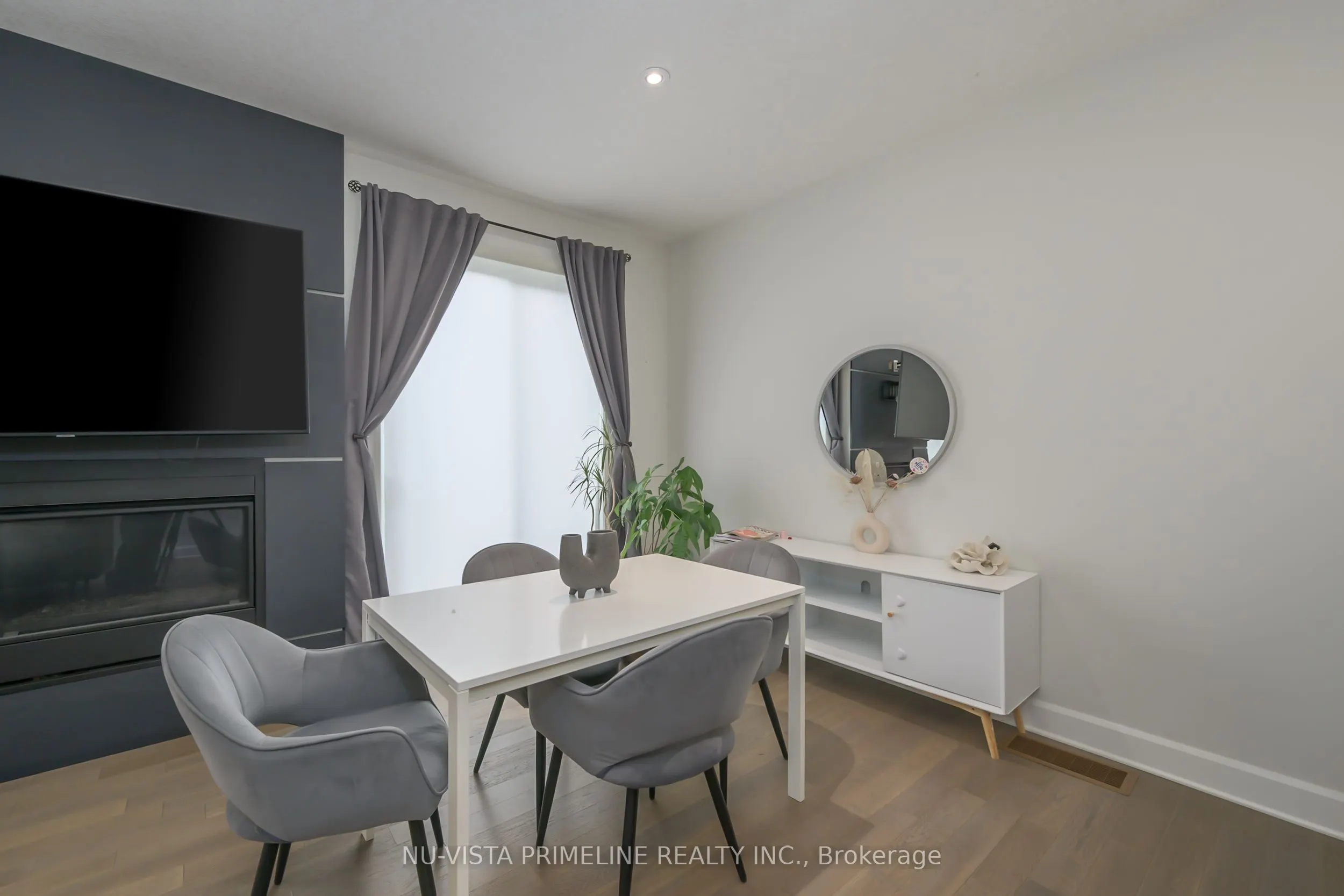 499 Sophia Crescent N, #16