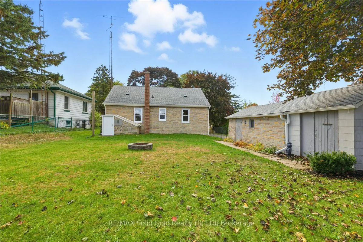98 Albert Street E