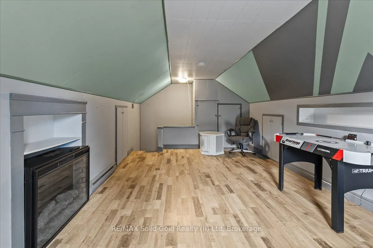 98 Albert Street E
