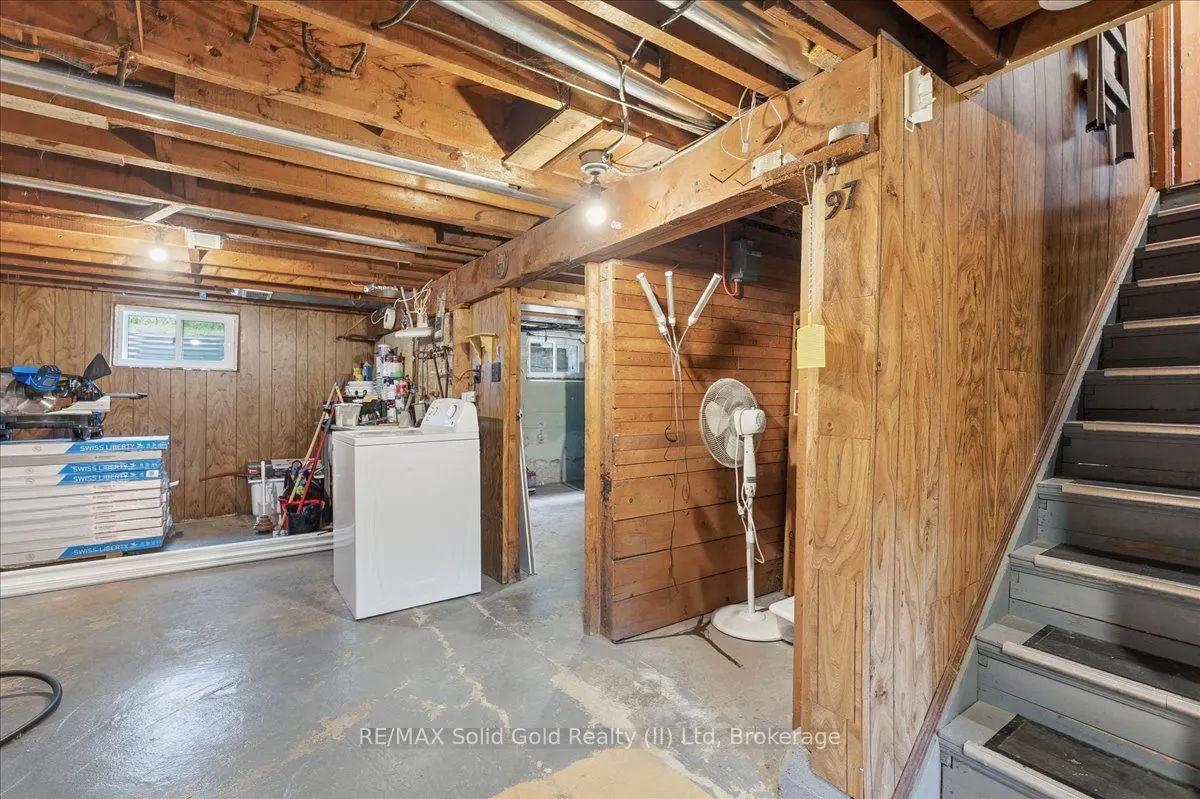 98 Albert Street E