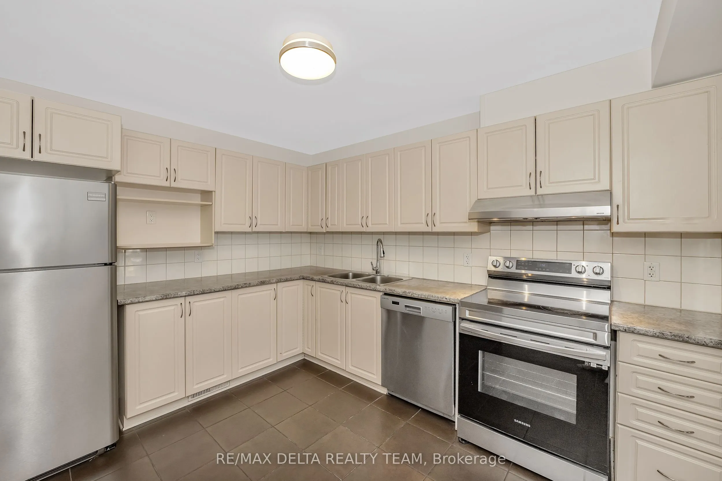 725 Whaley Ridge