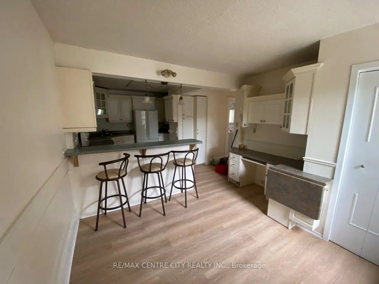84 Wharncliffe Road S, #B