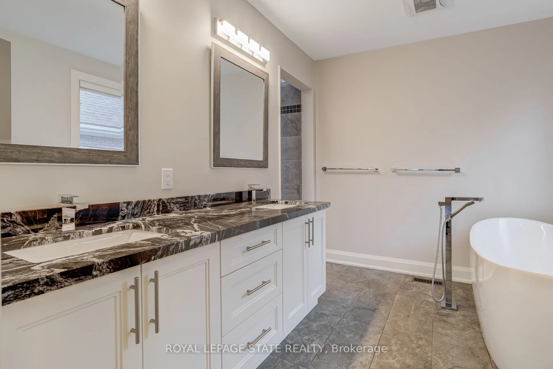 79 Kensington Avenue S