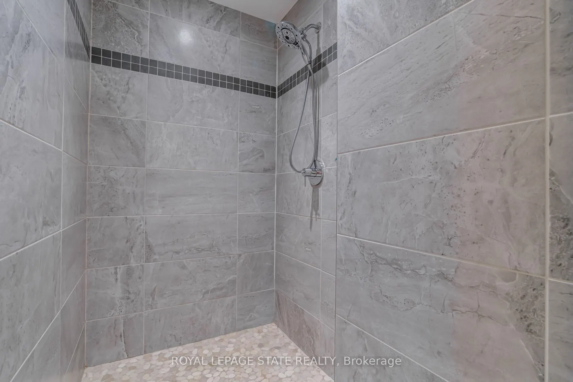 79 Kensington Avenue S
