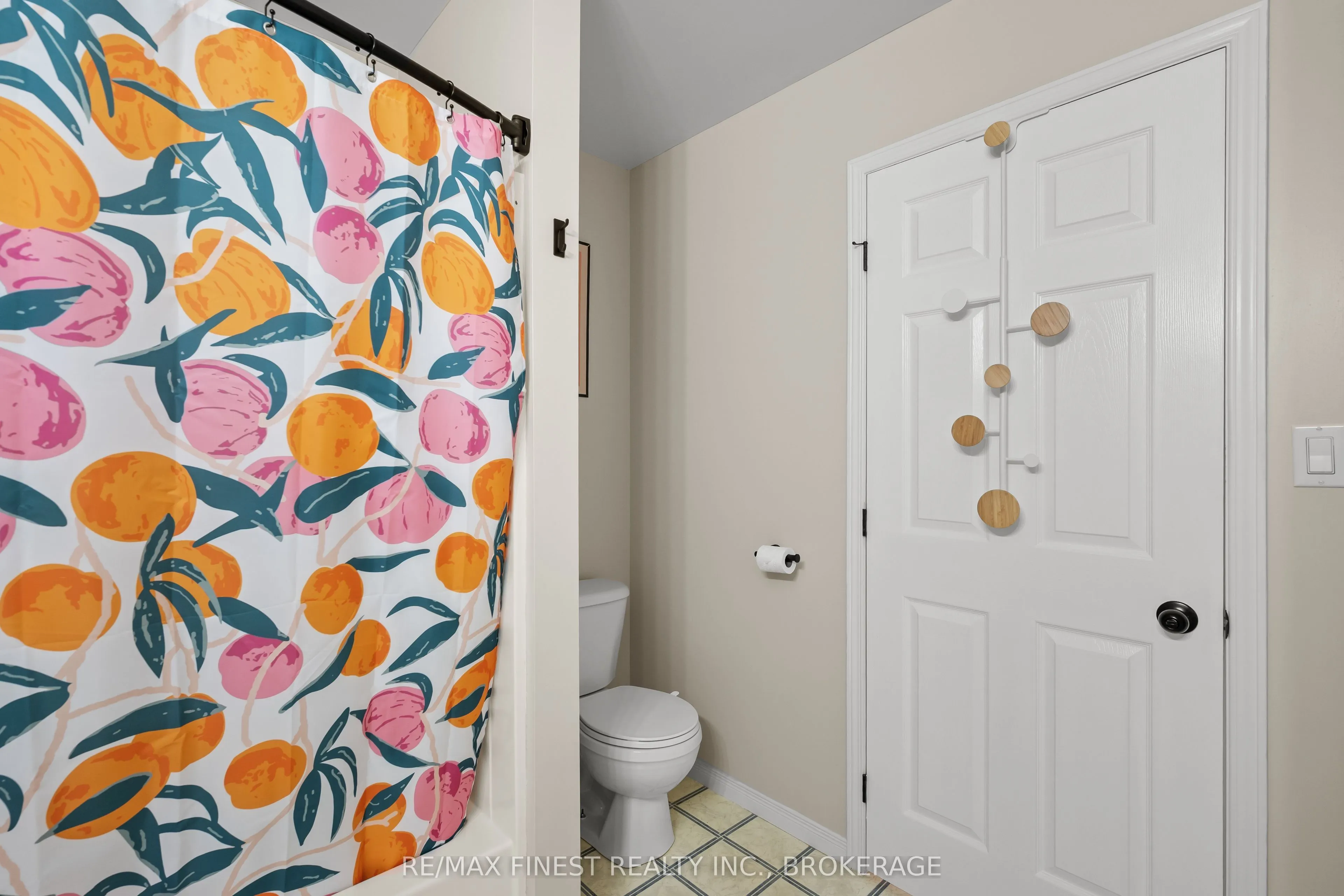 1032 Redwood Crescent