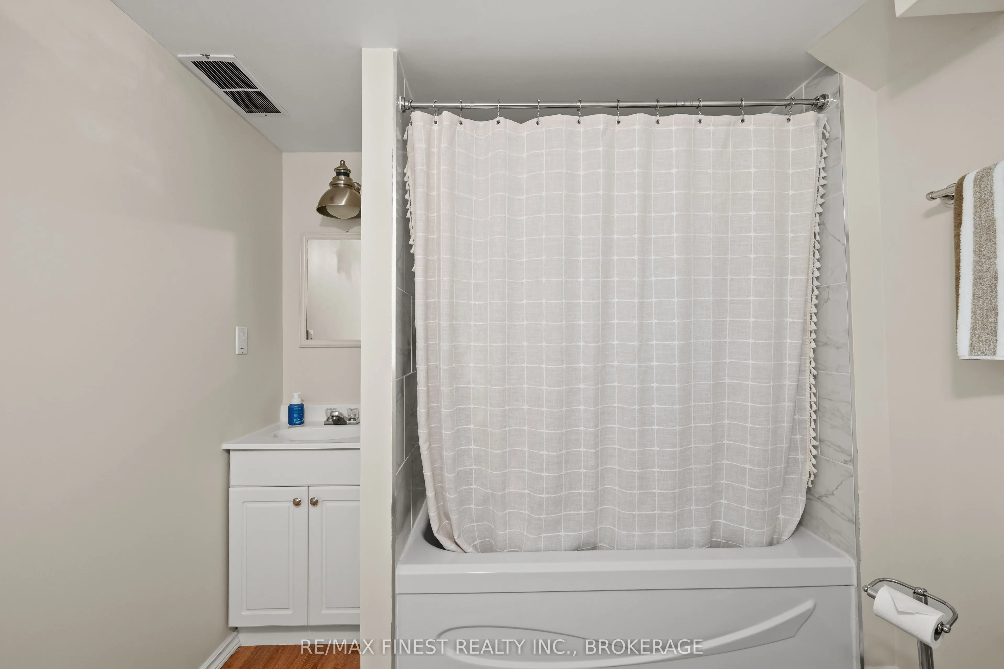 1032 Redwood Crescent