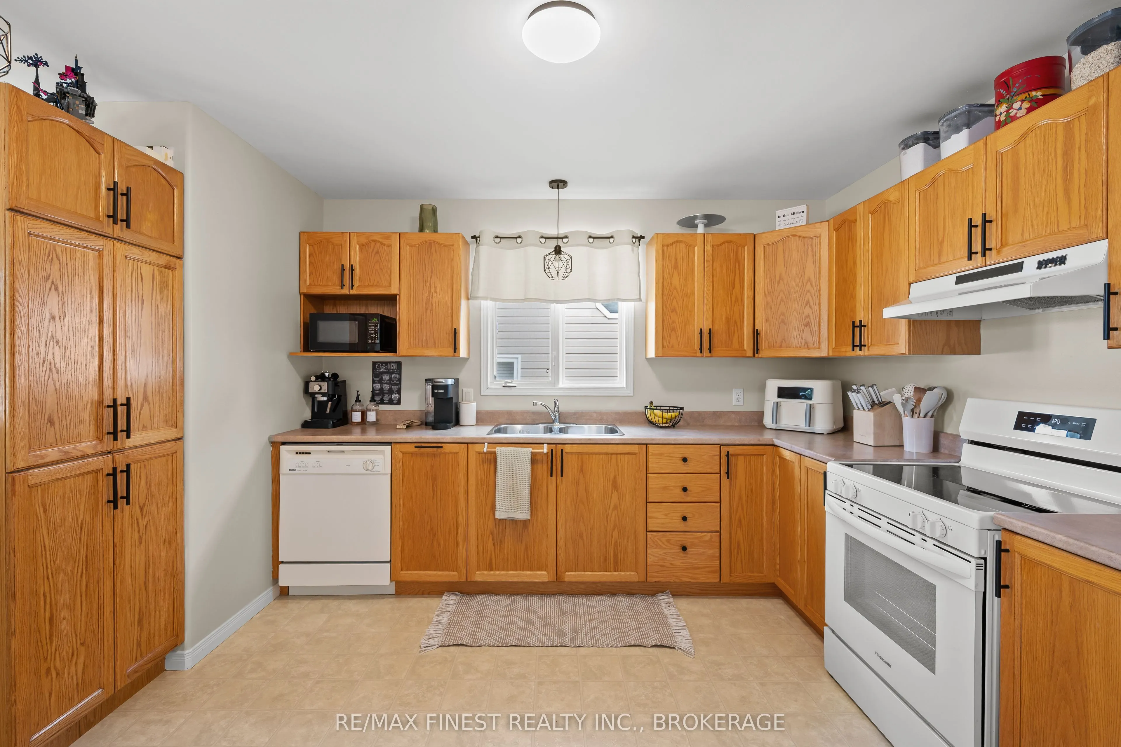 1032 Redwood Crescent