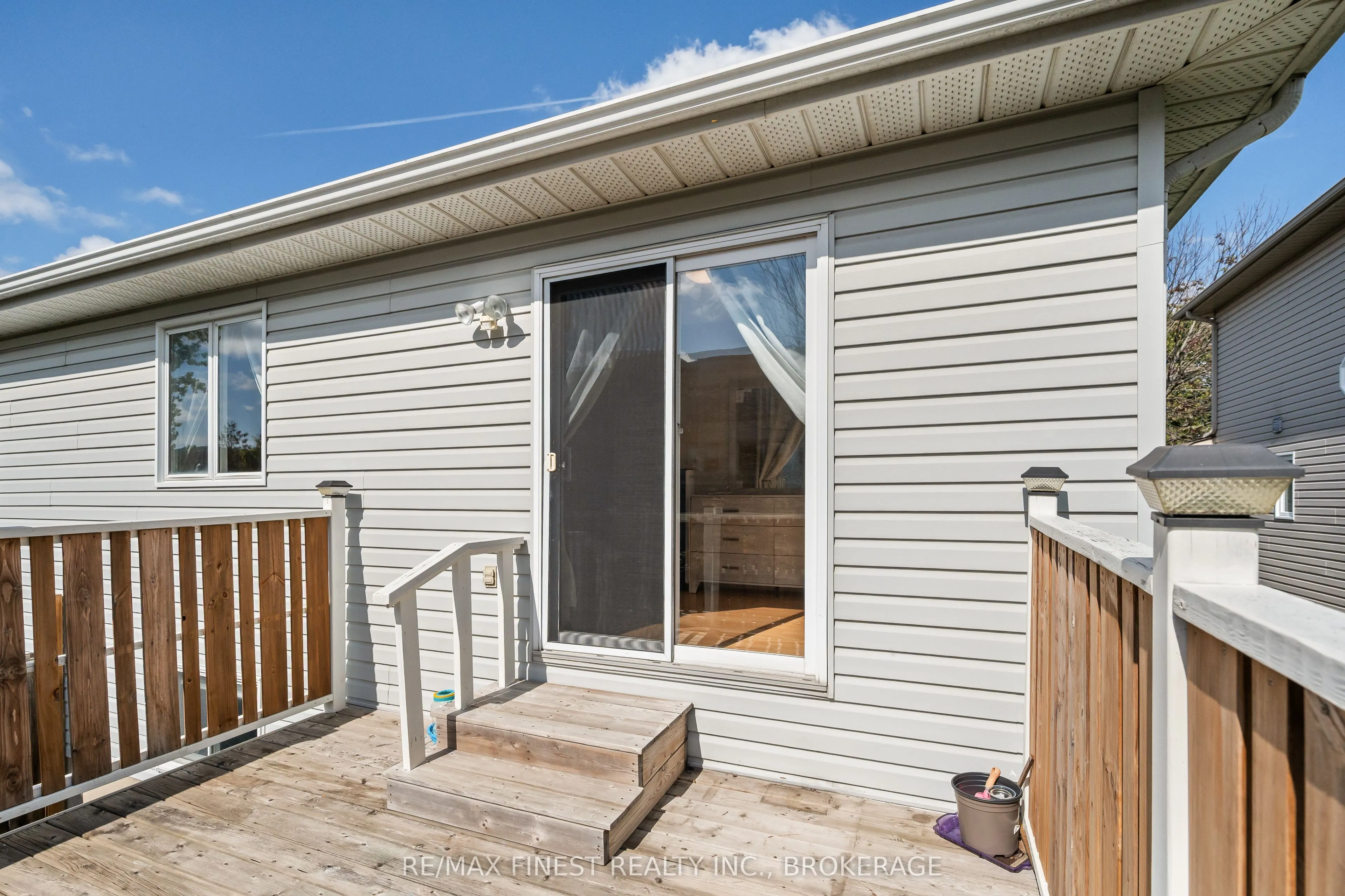 1032 Redwood Crescent