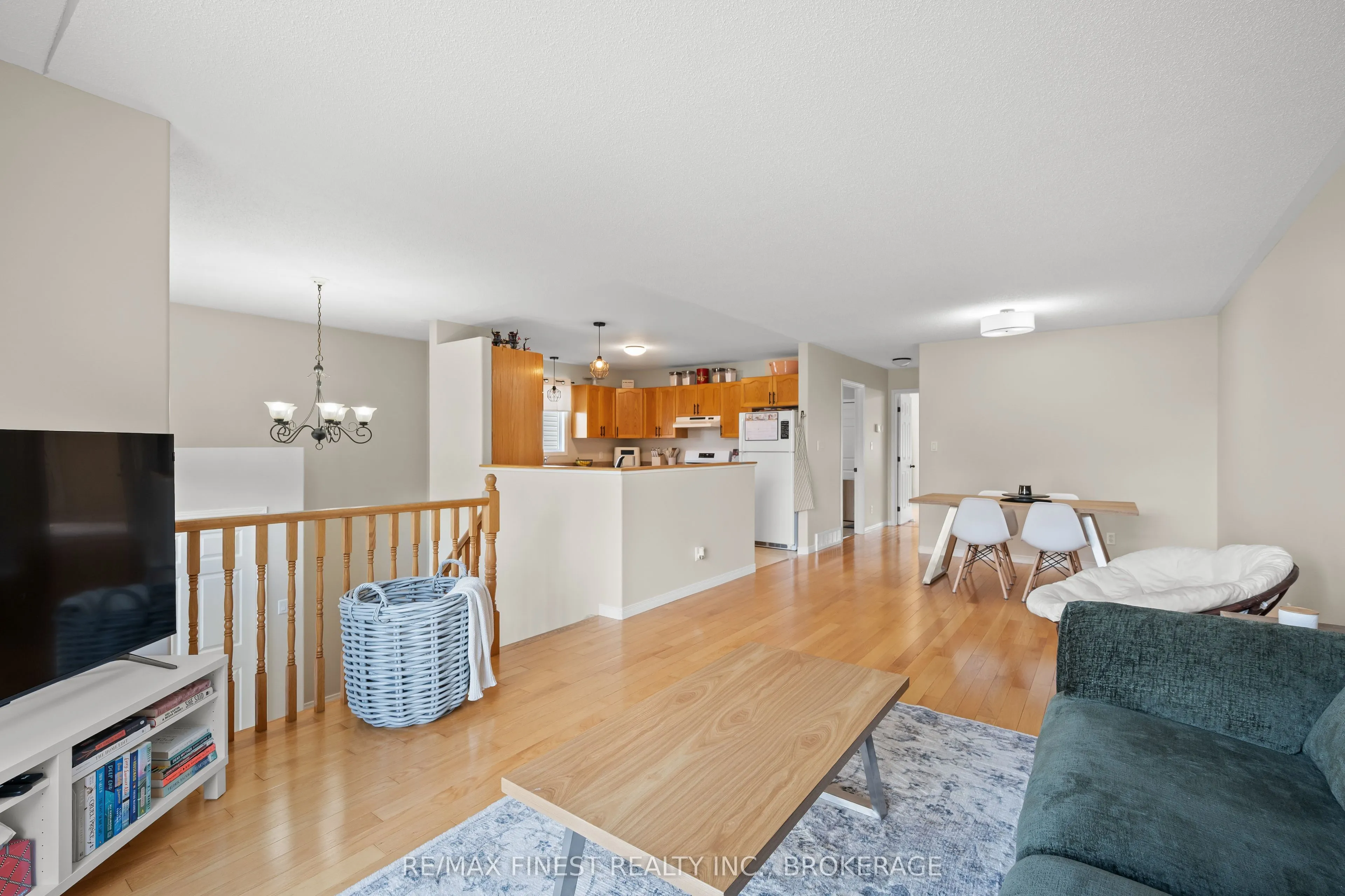 1032 Redwood Crescent