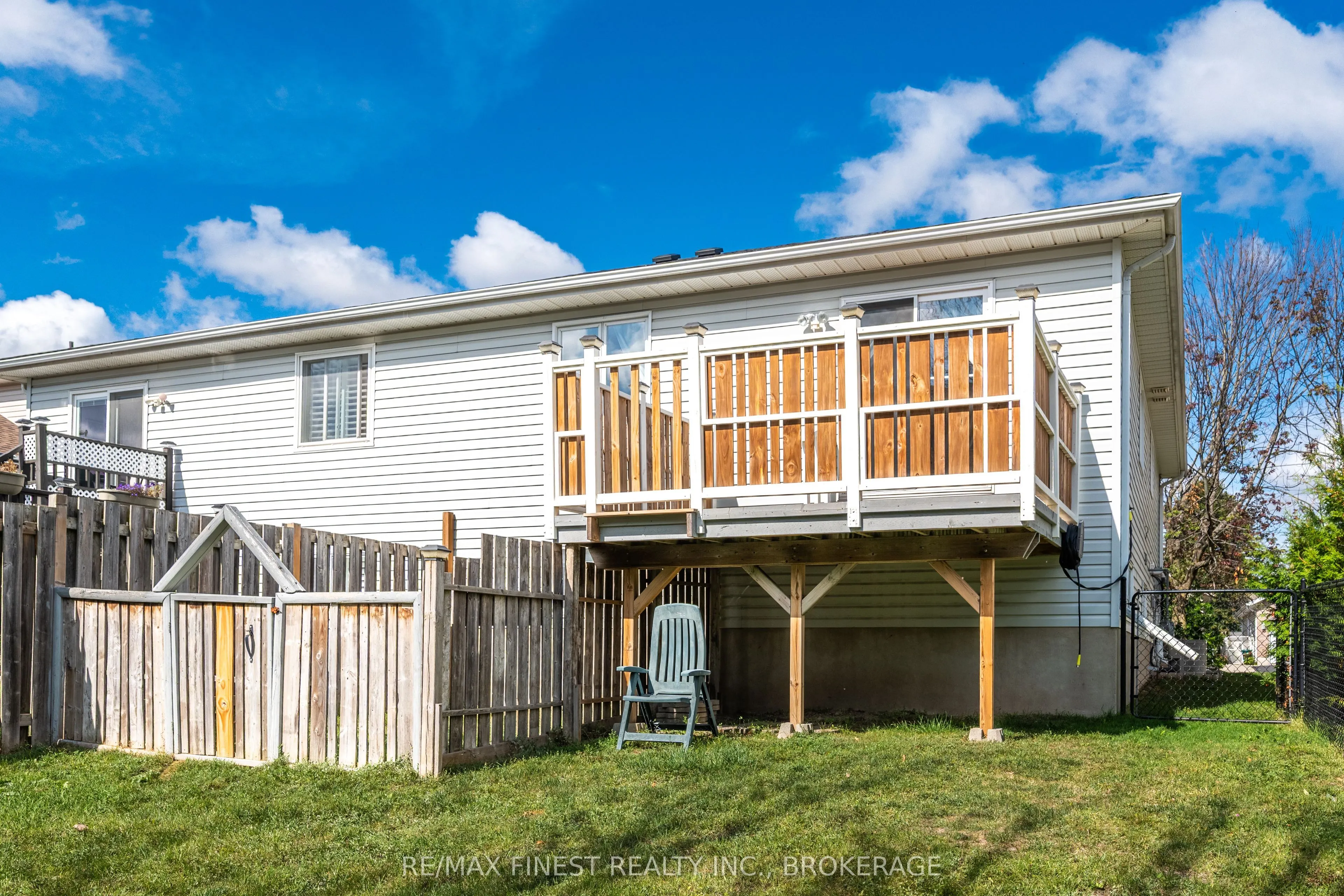 1032 Redwood Crescent