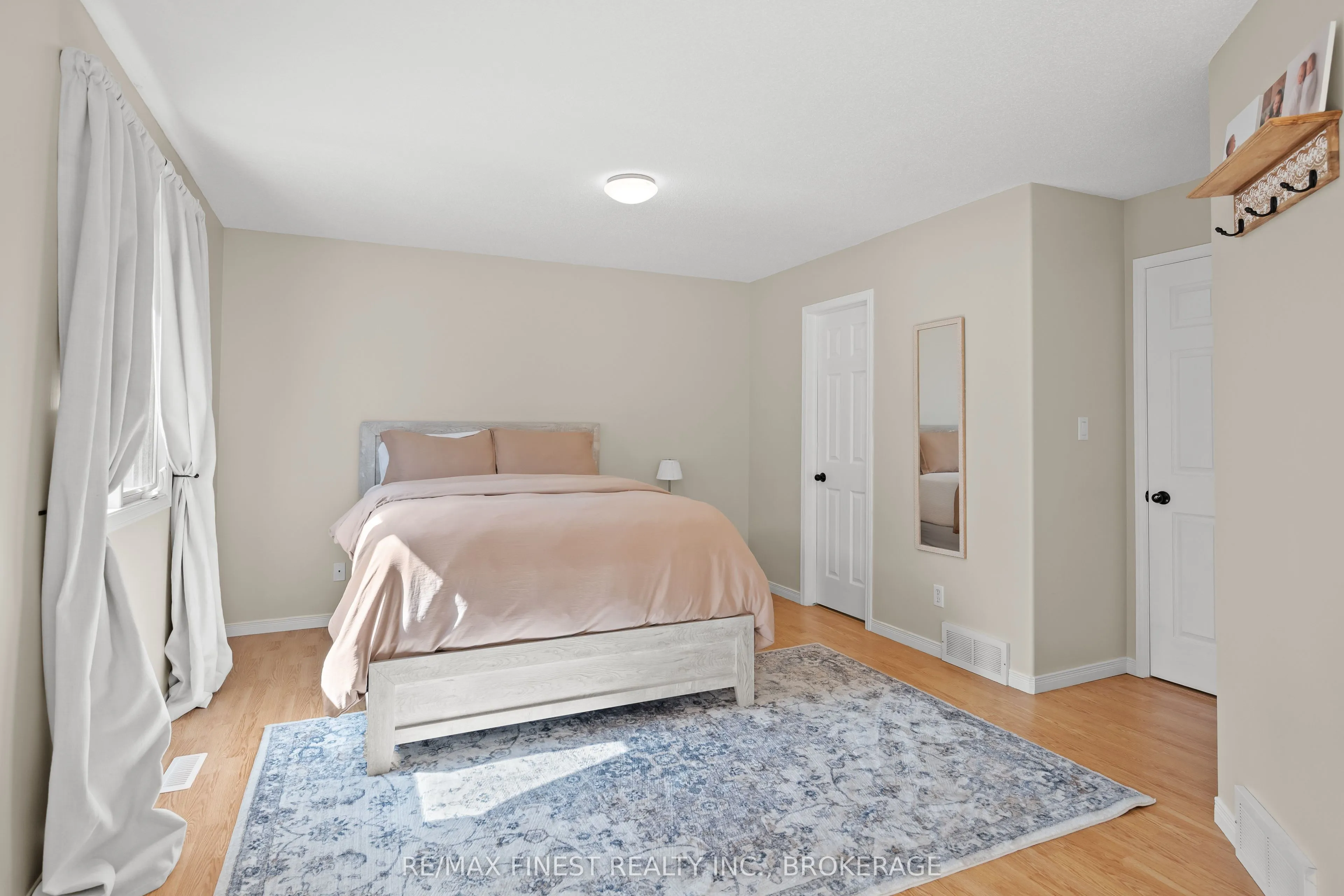 1032 Redwood Crescent