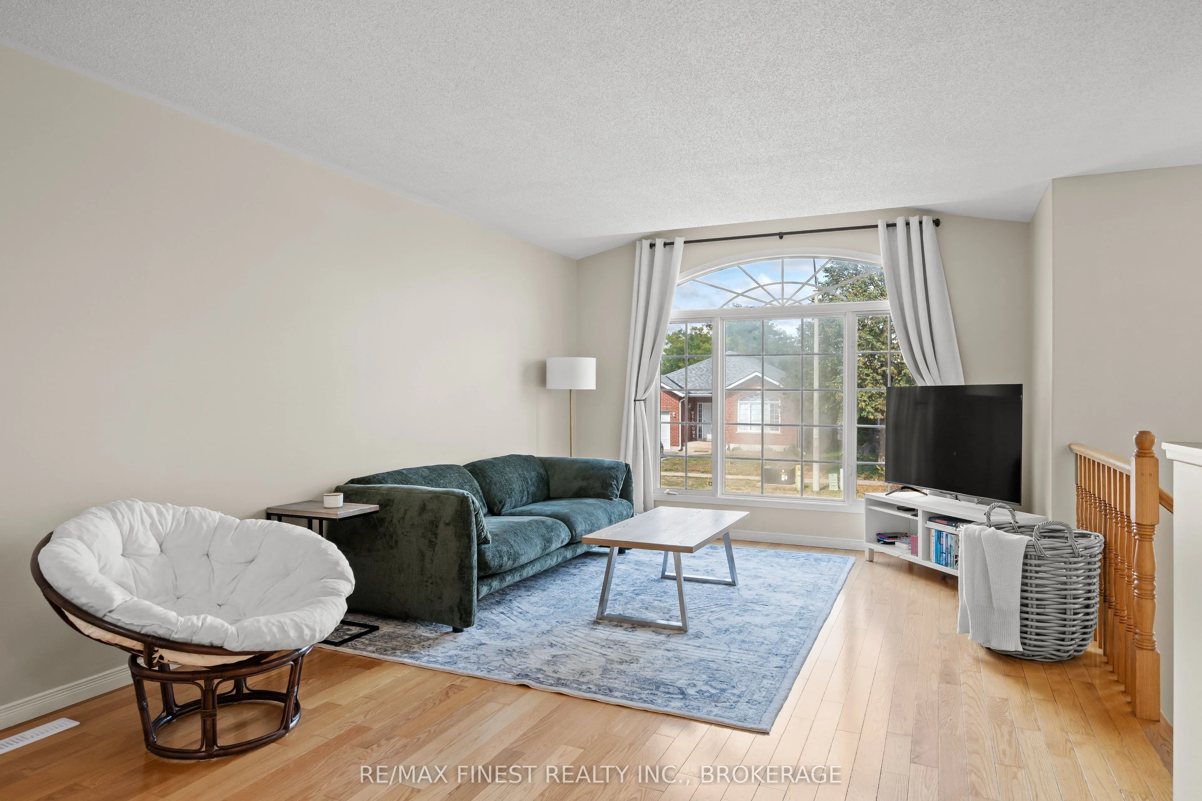 1032 Redwood Crescent