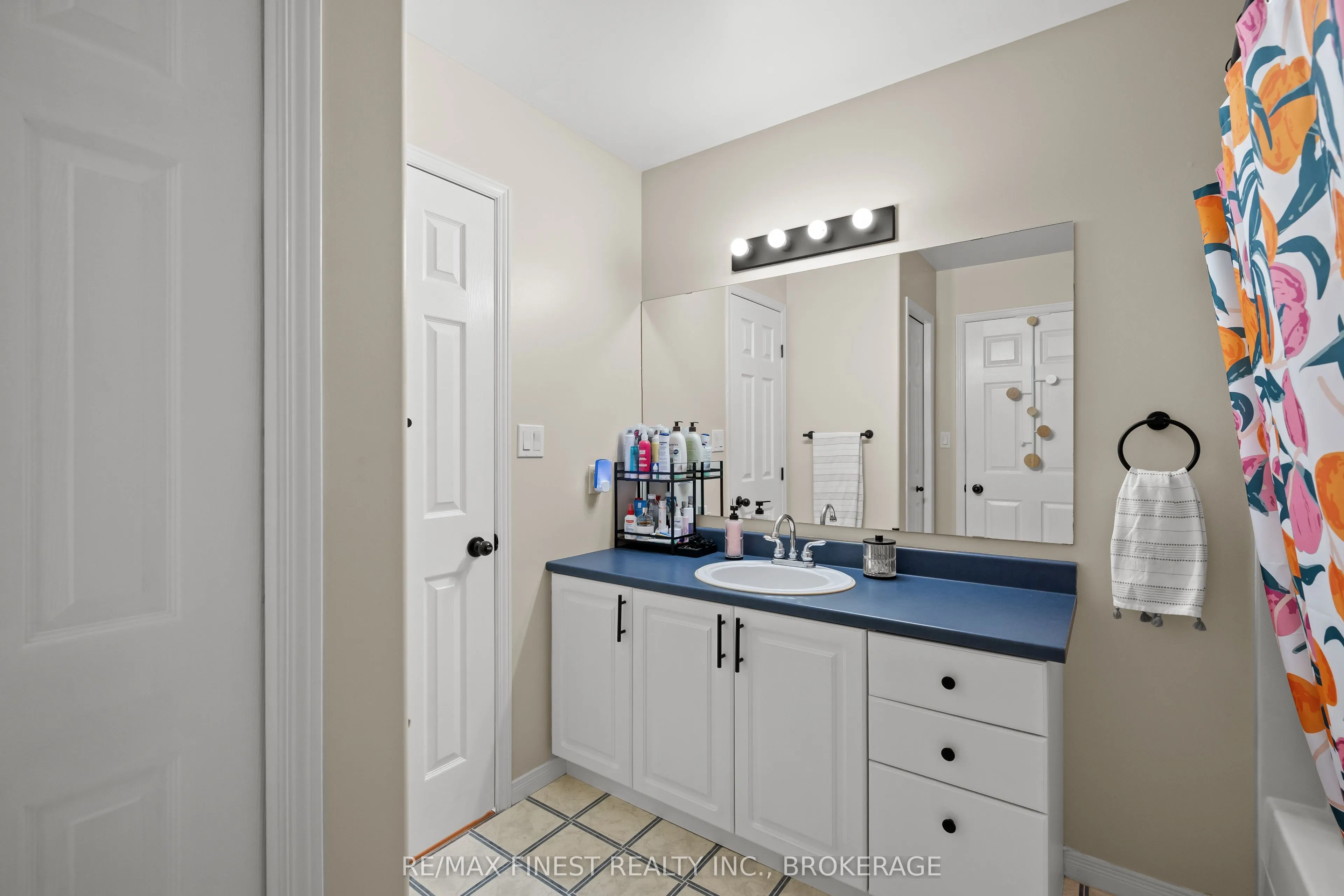 1032 Redwood Crescent