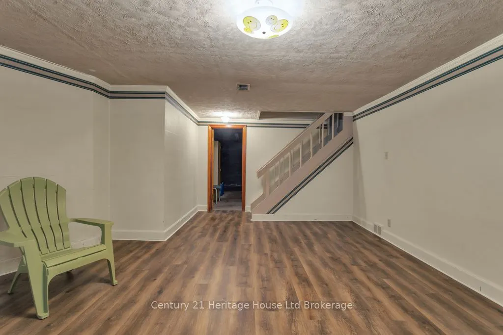 10 Parkside Drive