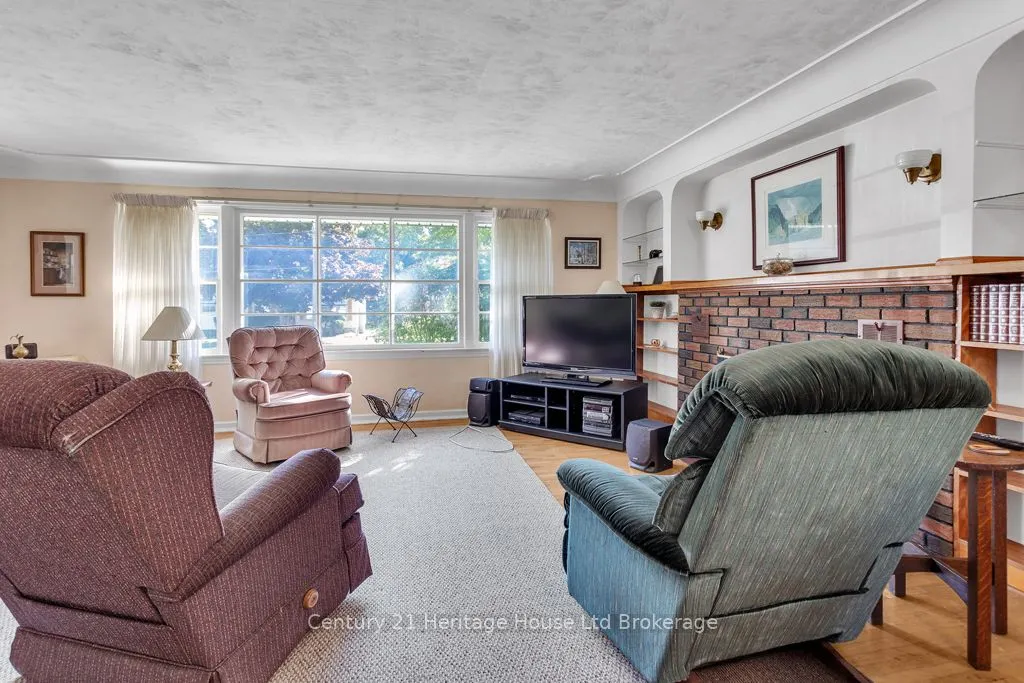 10 Parkside Drive