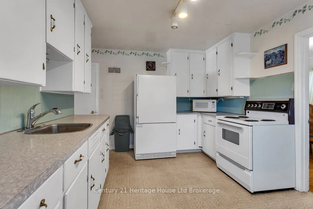10 Parkside Drive