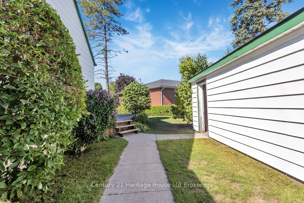 10 Parkside Drive