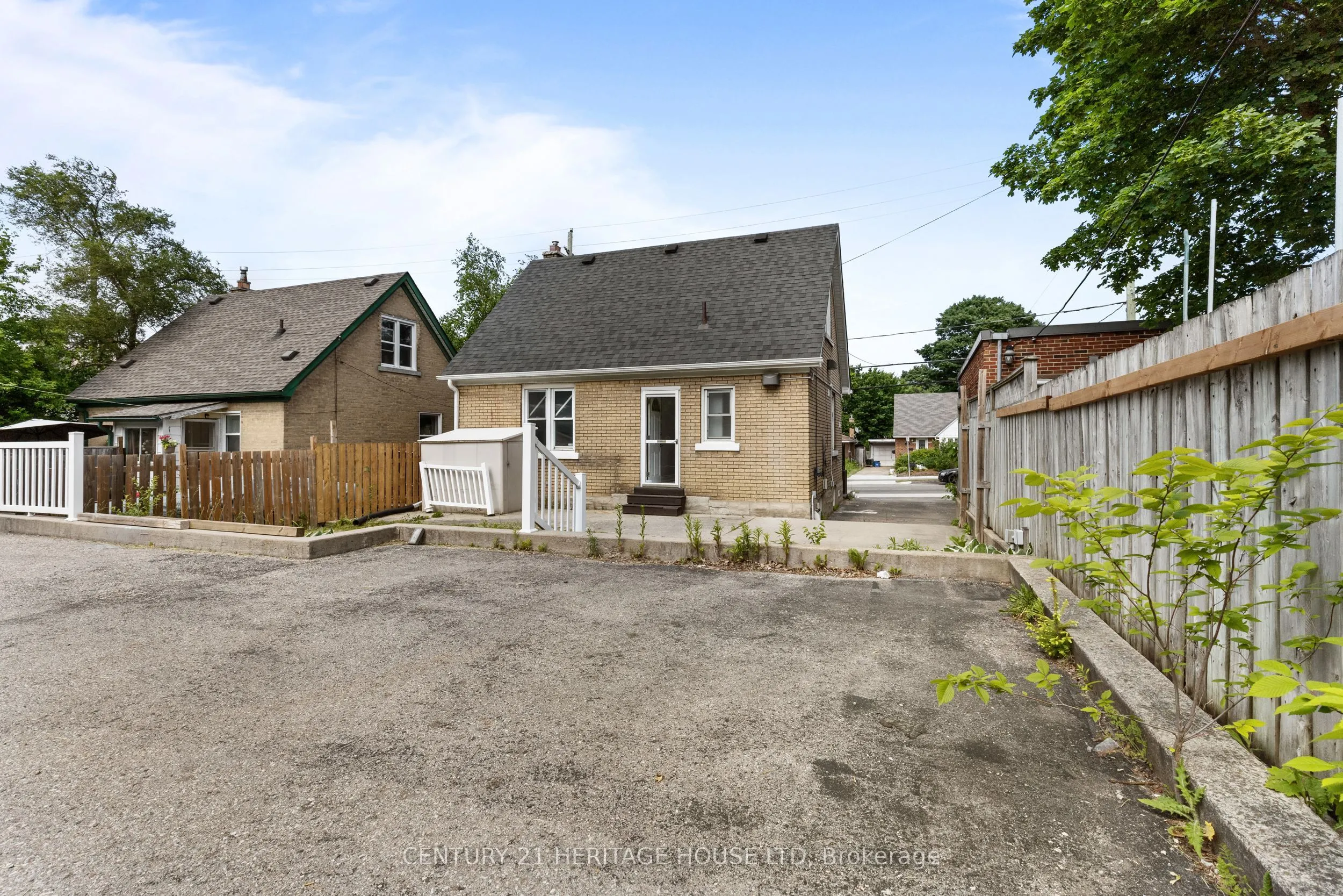 181 Highland Road E