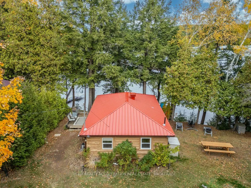 1049 Hawthorn Lane