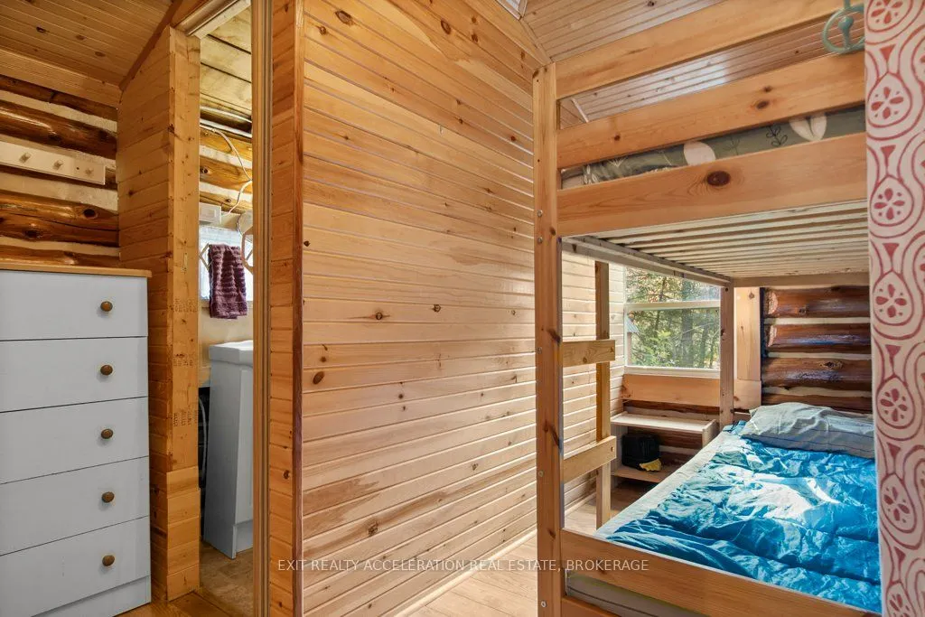 1049 Hawthorn Lane