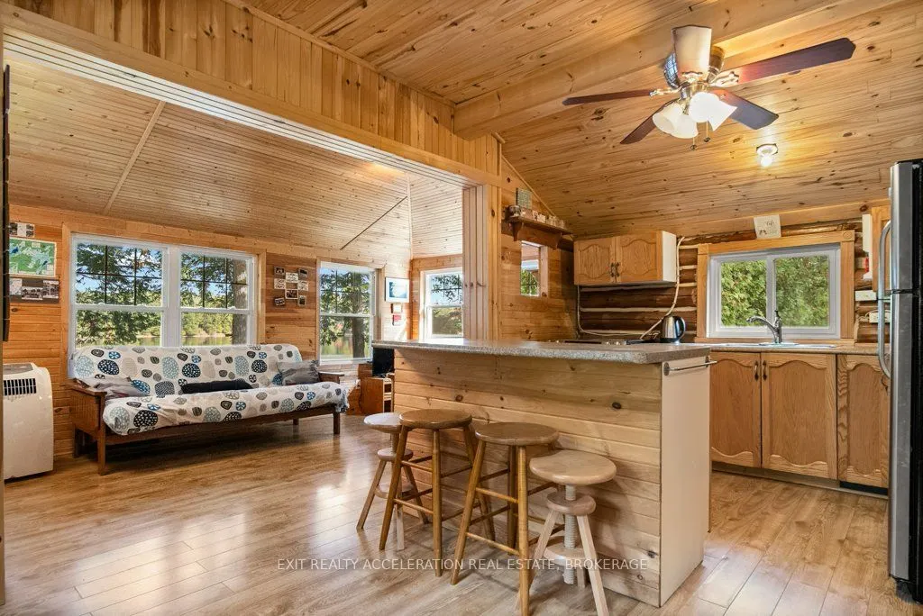 1049 Hawthorn Lane