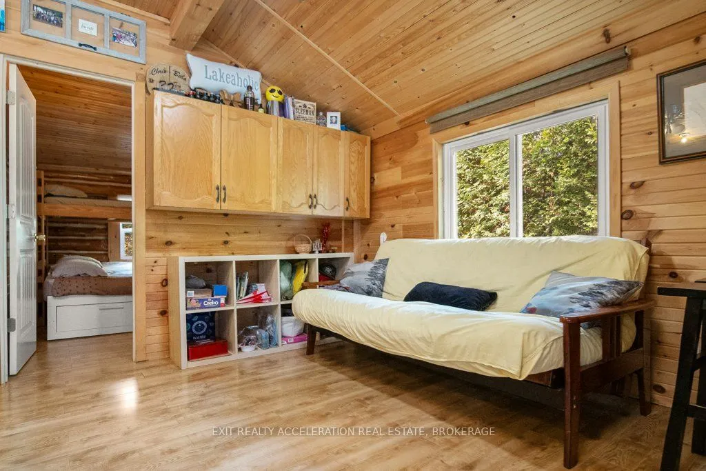 1049 Hawthorn Lane