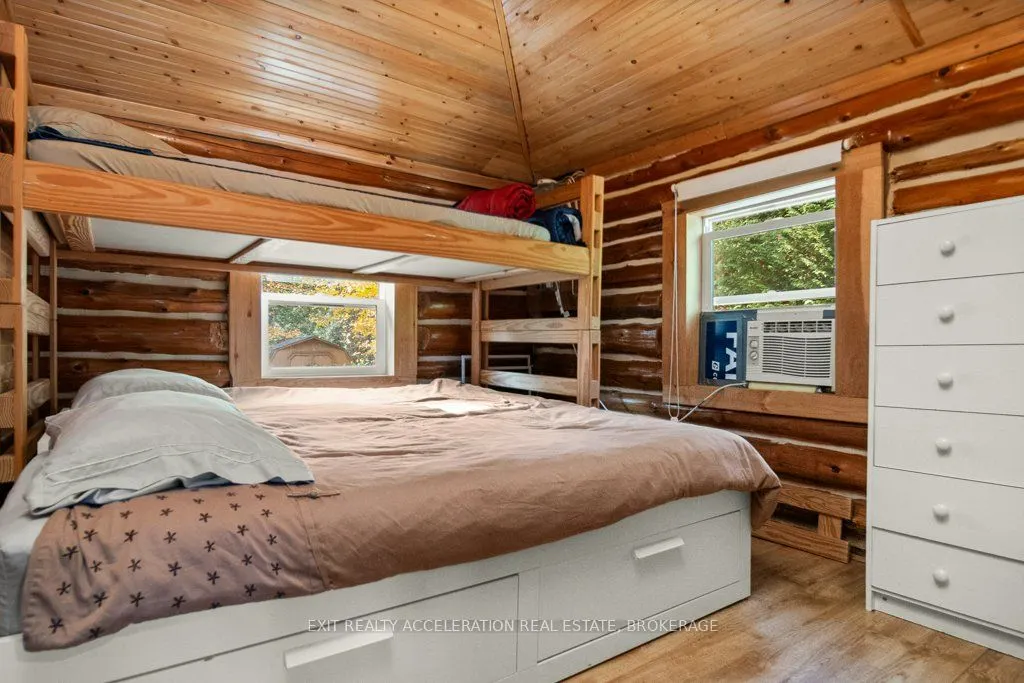 1049 Hawthorn Lane