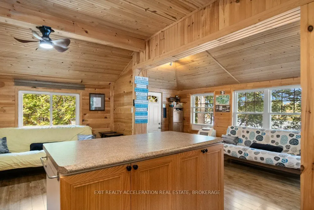 1049 Hawthorn Lane