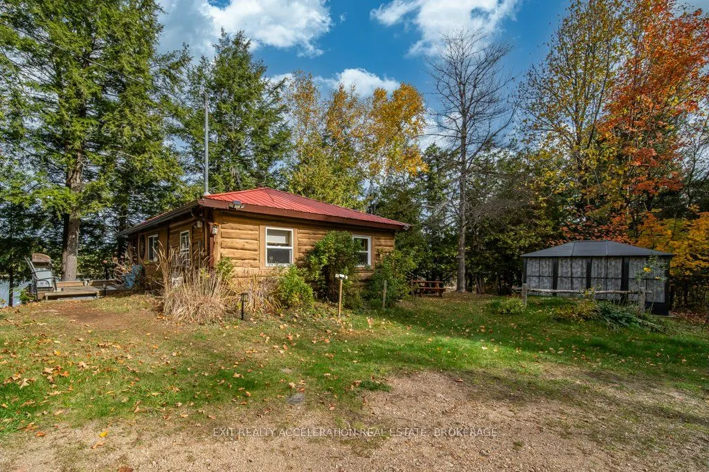 1049 Hawthorn Lane