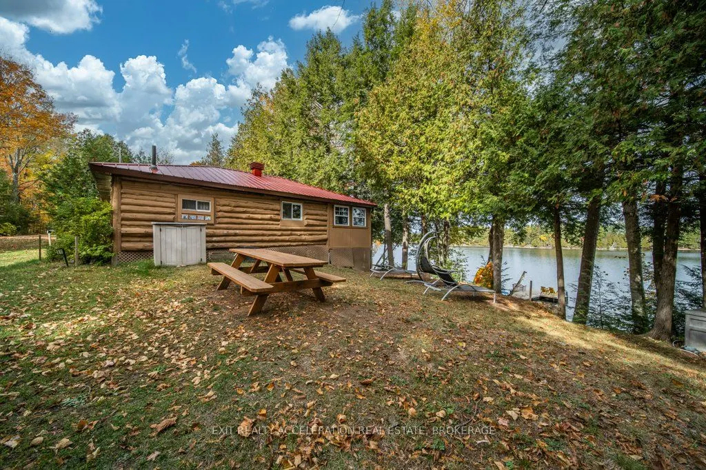 1049 Hawthorn Lane