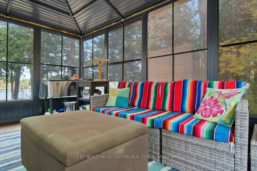 1049 Hawthorn Lane