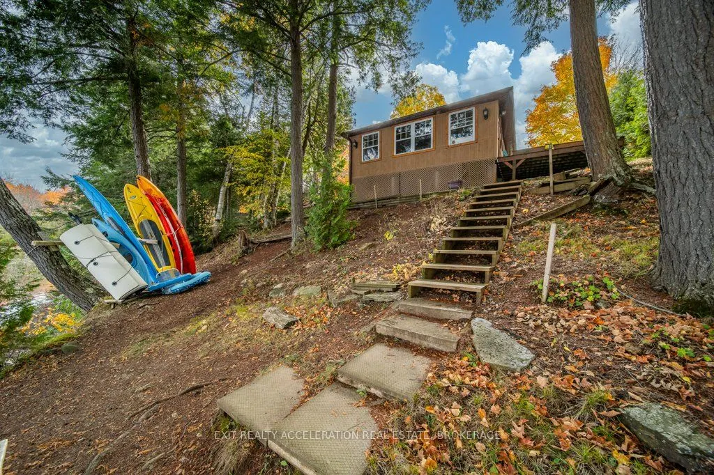 1049 Hawthorn Lane