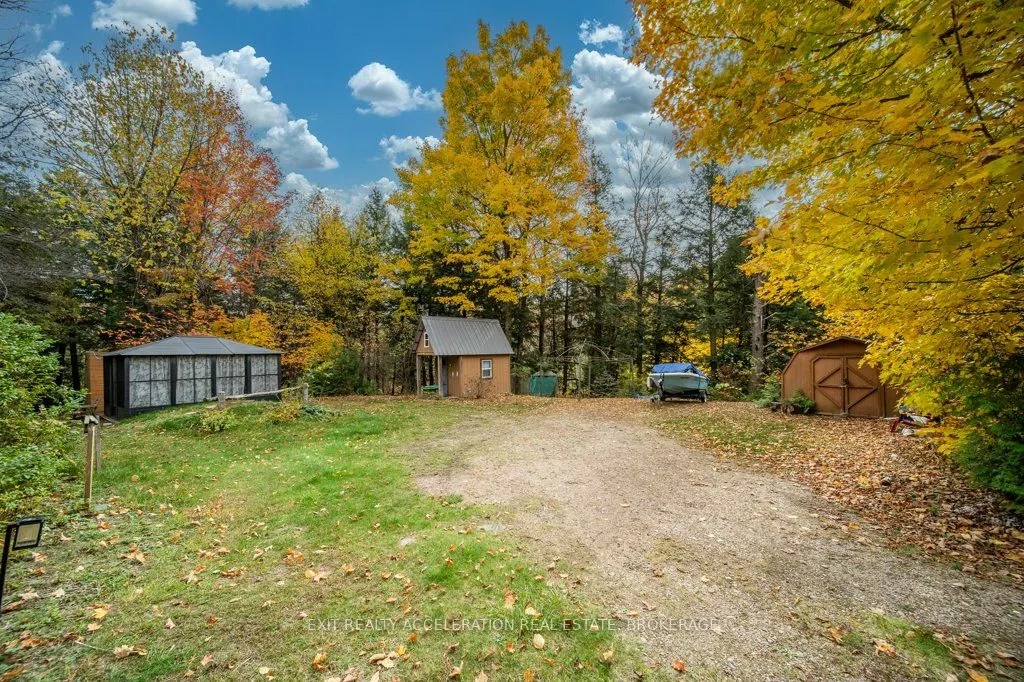 1049 Hawthorn Lane