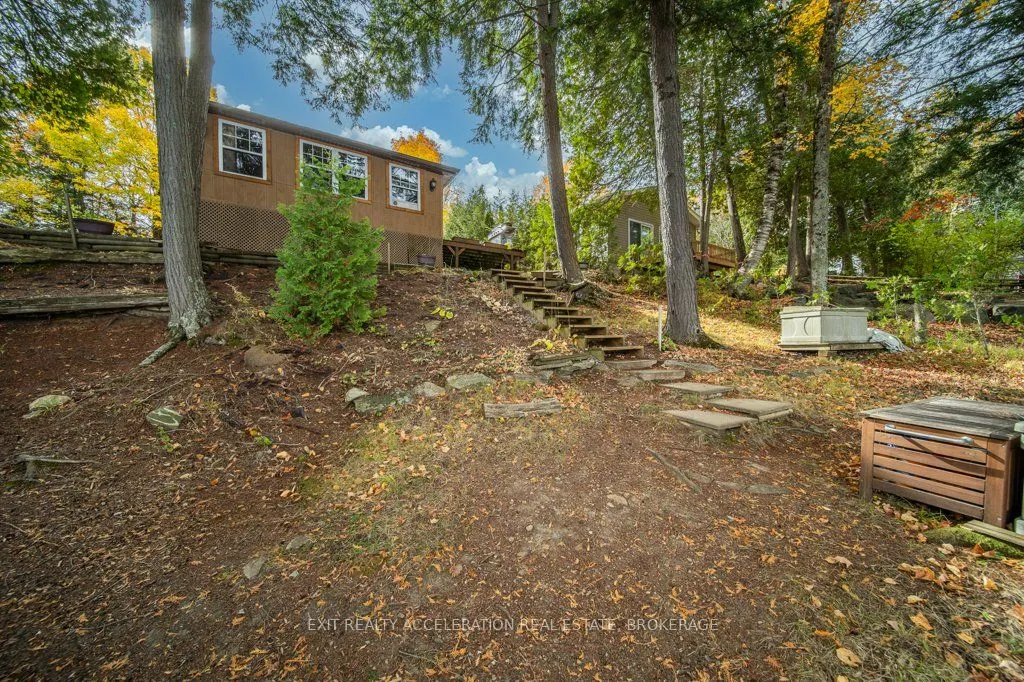 1049 Hawthorn Lane