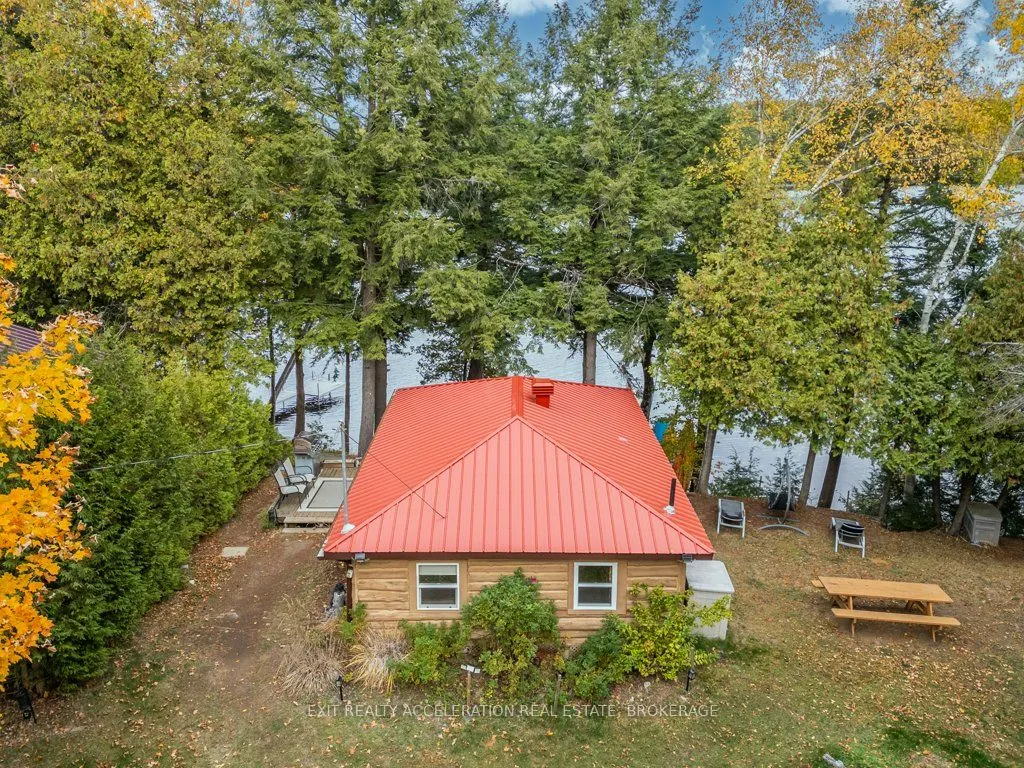 1049 Hawthorn Lane