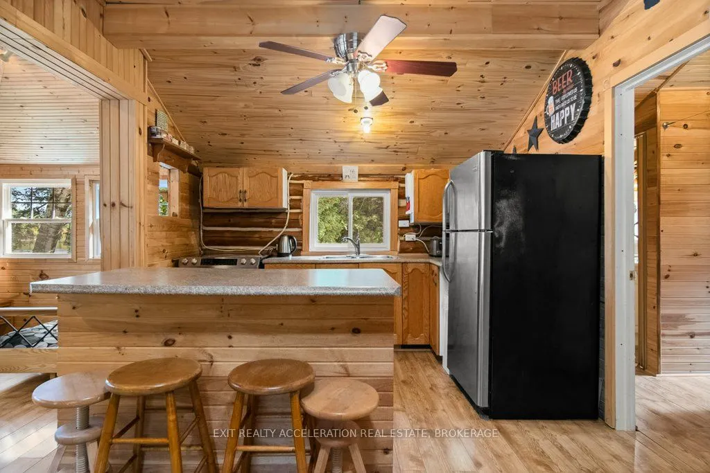 1049 Hawthorn Lane