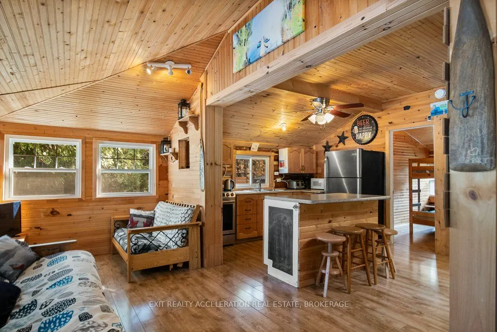1049 Hawthorn Lane