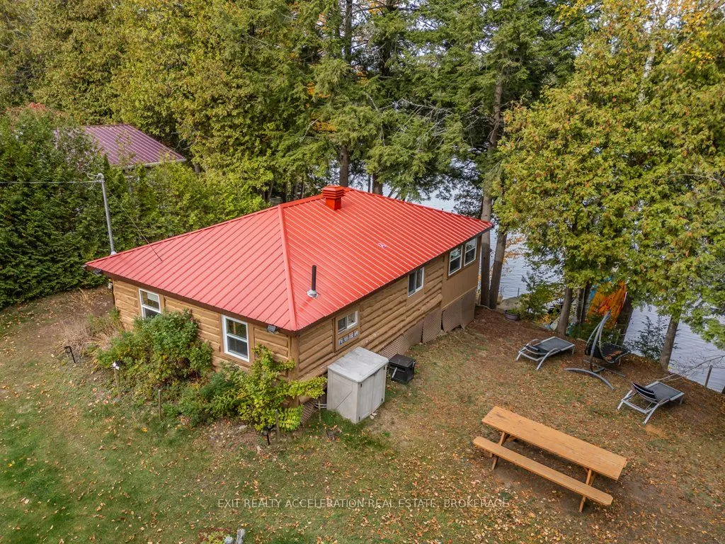 1049 Hawthorn Lane
