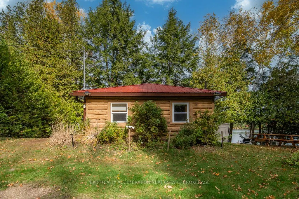 1049 Hawthorn Lane